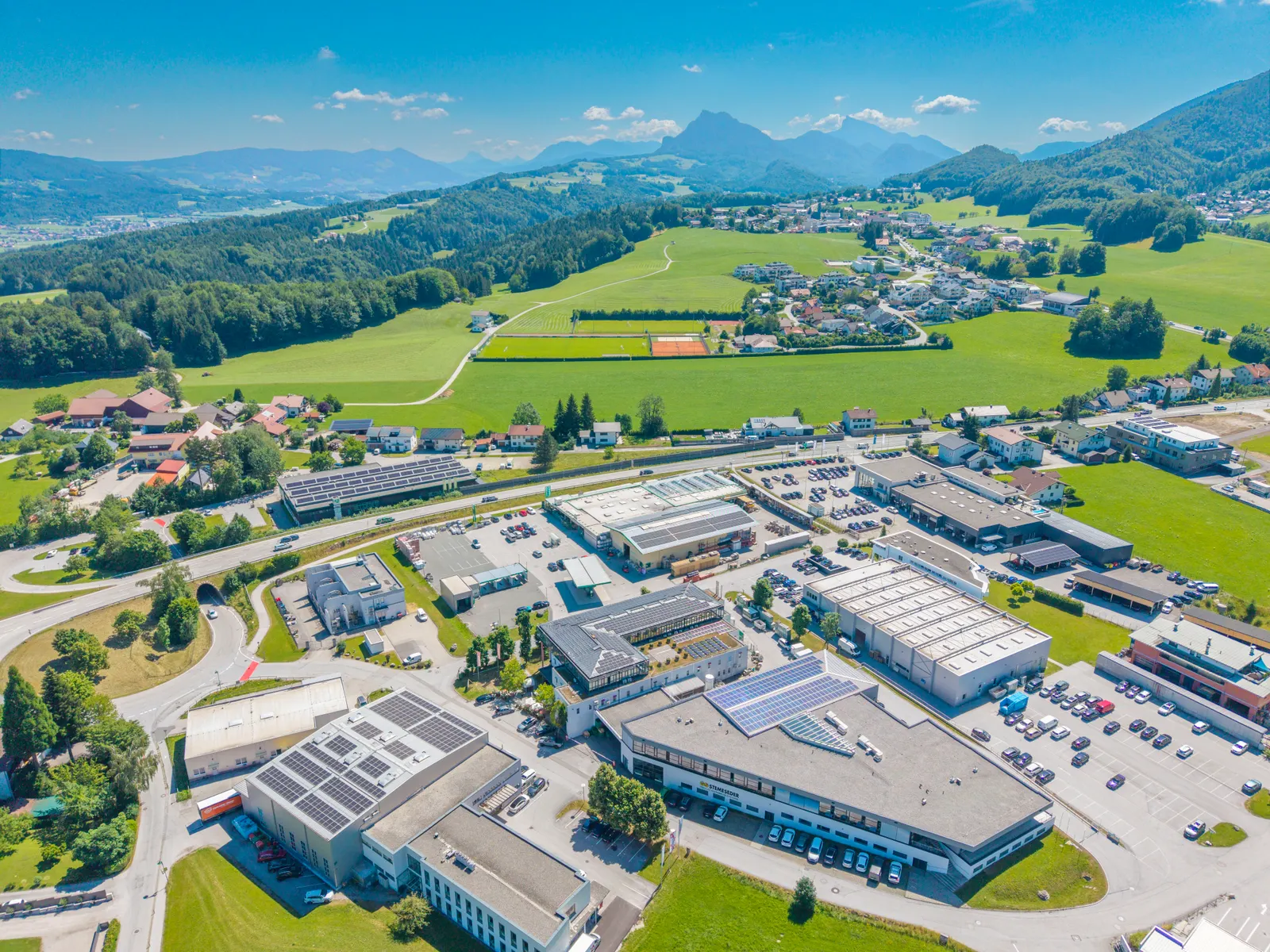Raum für Unternehmen – Moderne Gewerbefläche in Hof bei Salzburg