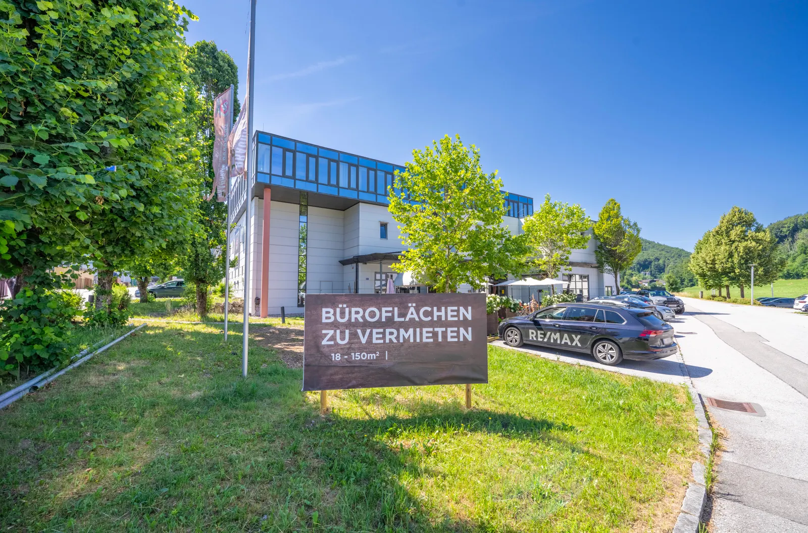 Raum für Unternehmen – Moderne Gewerbefläche in Hof bei Salzburg