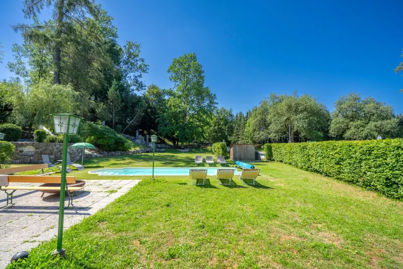 Garten mit Pool