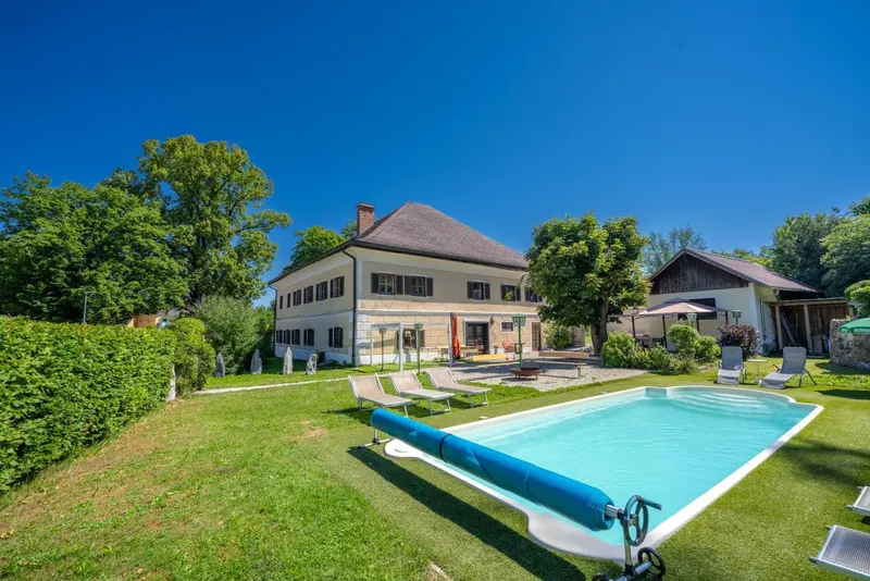 Ansicht Garten mit Pool