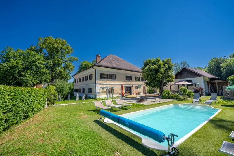 Ansicht Garten mit Pool