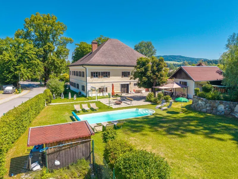 Ansicht Garten mit Pool