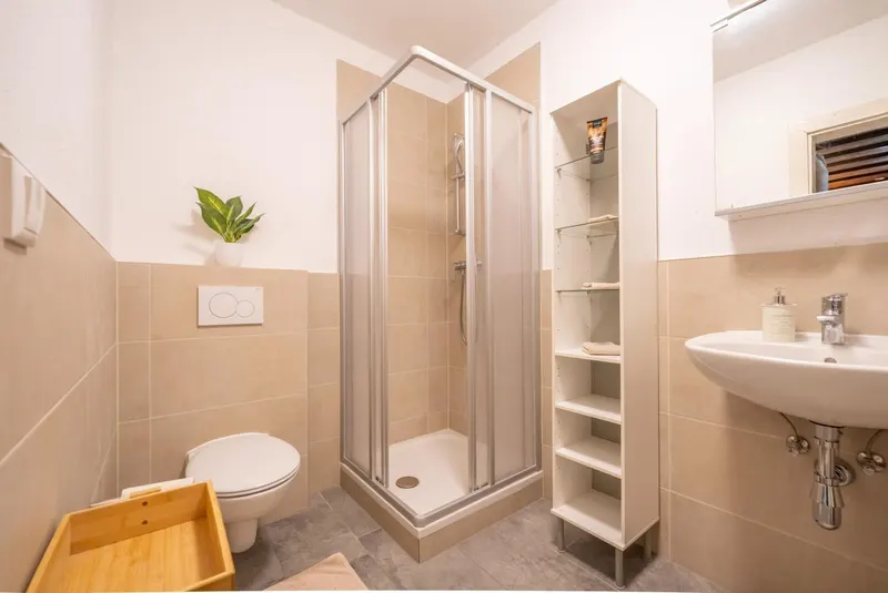Toilette & Dusche Obergeschoss