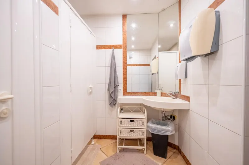 Toilette & Dusche Damen Erdgeschoss