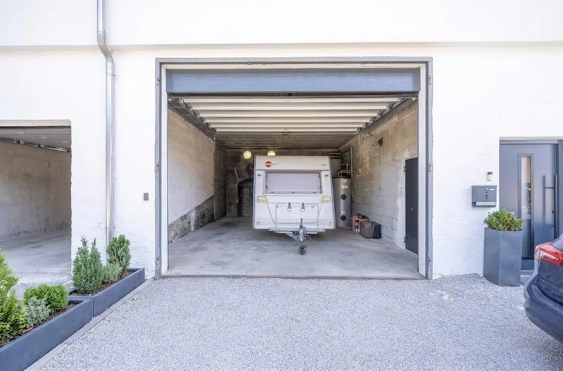 Garage KI bearbeitet