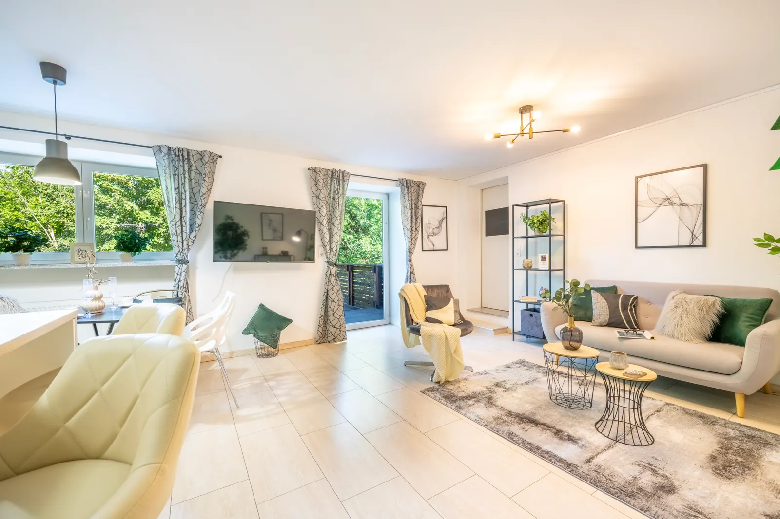 Großzügige 2 Zimmer Wohnung mit außergewöhnlicher Terrasse in Neumarkt am Wallersee