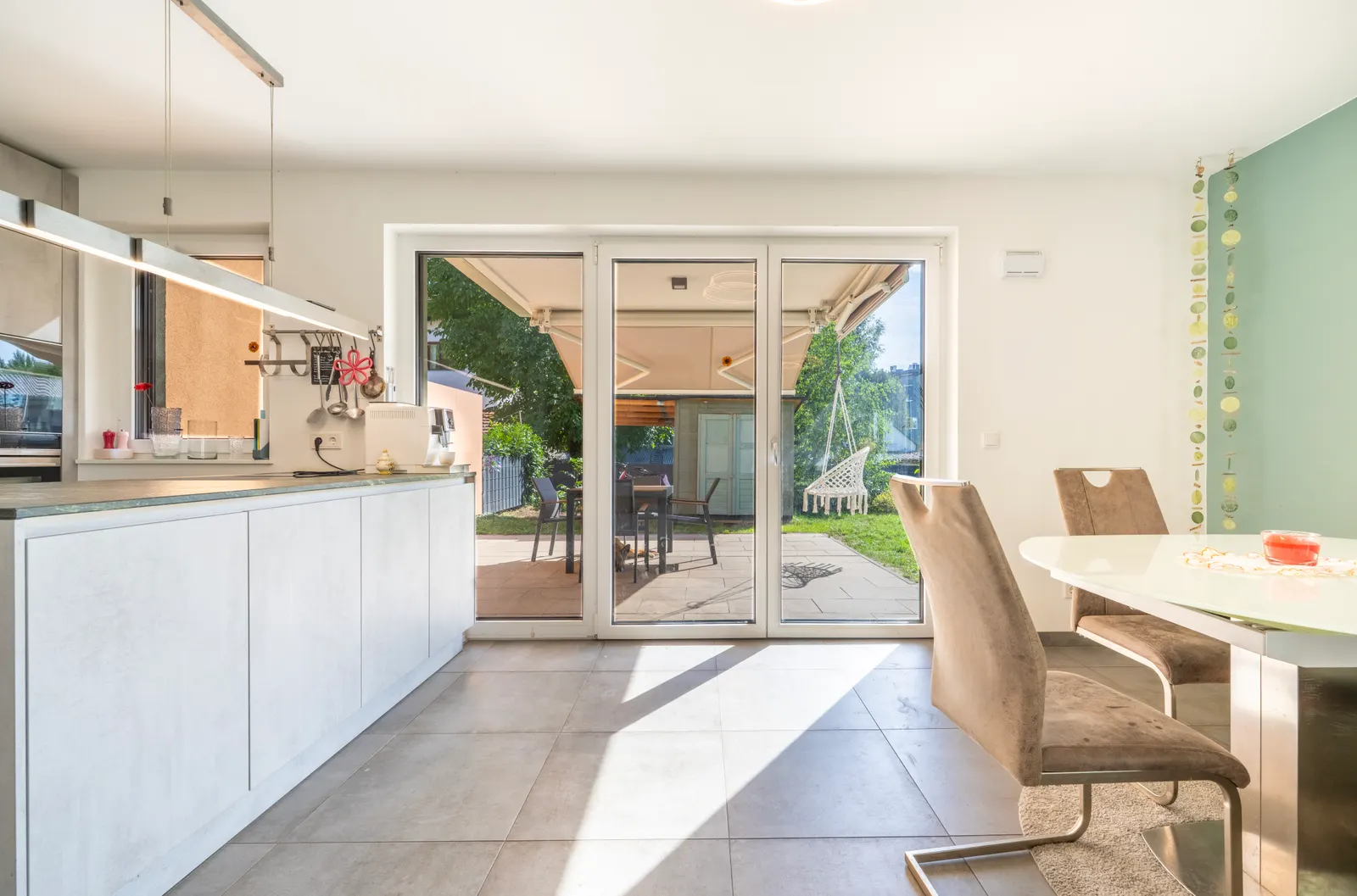 Wohnen mit Hausgefühl - Neuwertige 4 Zimmer Wohnung mit 370 m² Garten in Schallmoos